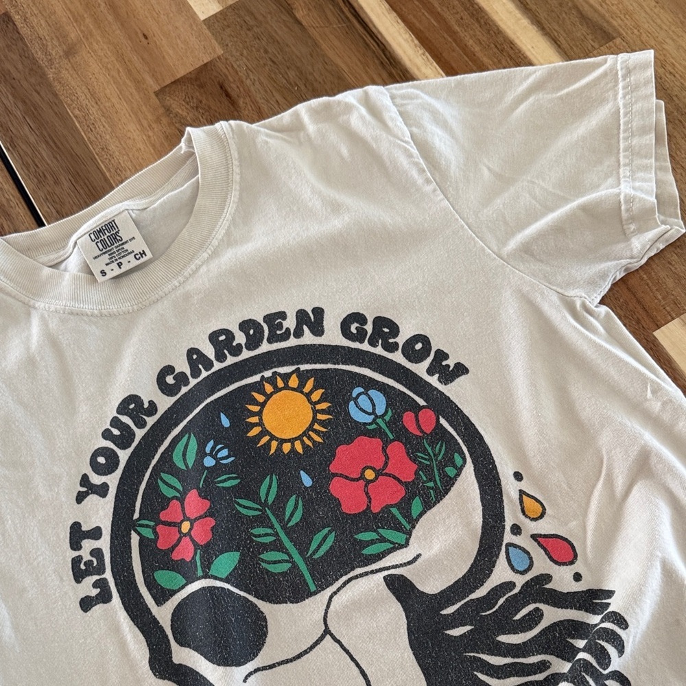 Comfort Colors Graphic “Let Your Garden Grow” Tee | Women Small - Picture 8 of 9